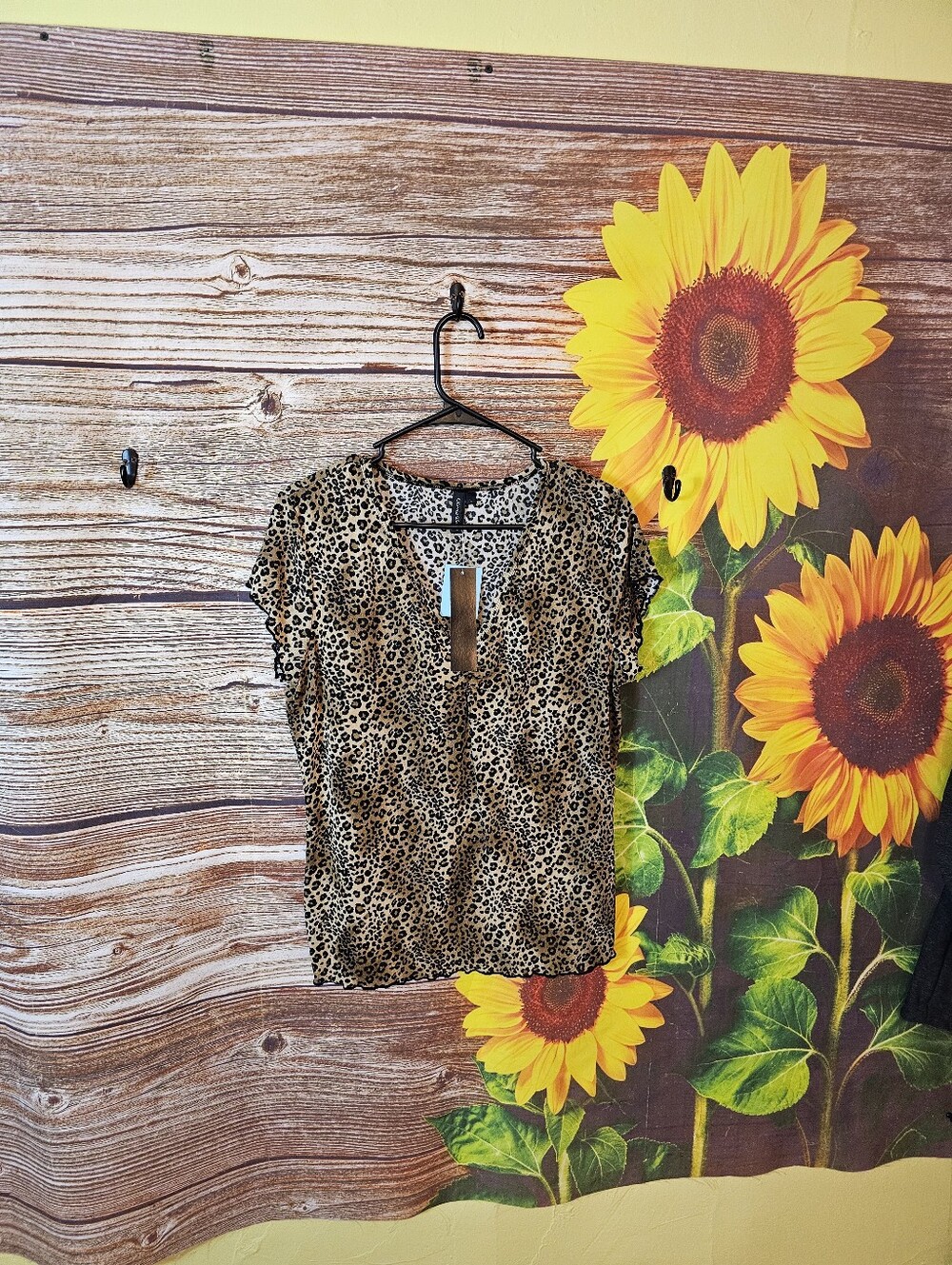 Leopard Print Short Sleeve V-Neck Top - Brown